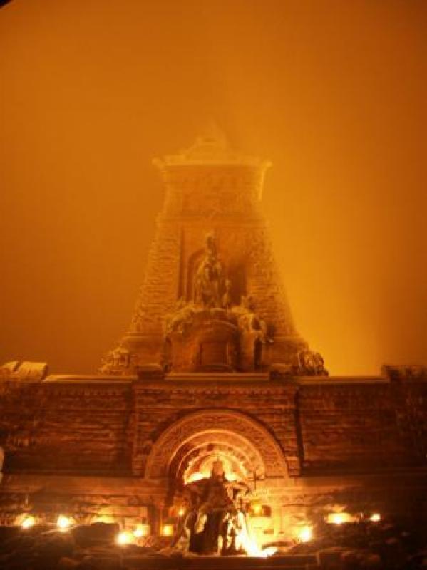 Kyffhäuser Denkmal im Nebel . Heiko Kolbe