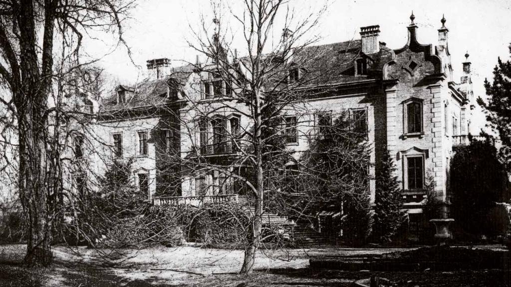 Neues Schloss, aufgenommen vor 1900 (Fotograf unbekannt). . 